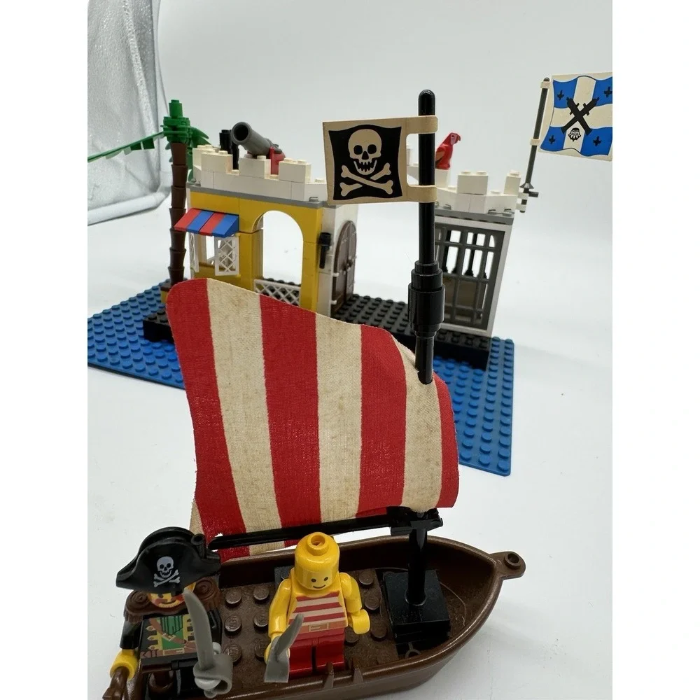 LEGO Pirates Lagoon Lock-Up 6267 Vintage 1991 Set Incomplete Minifigures Boat